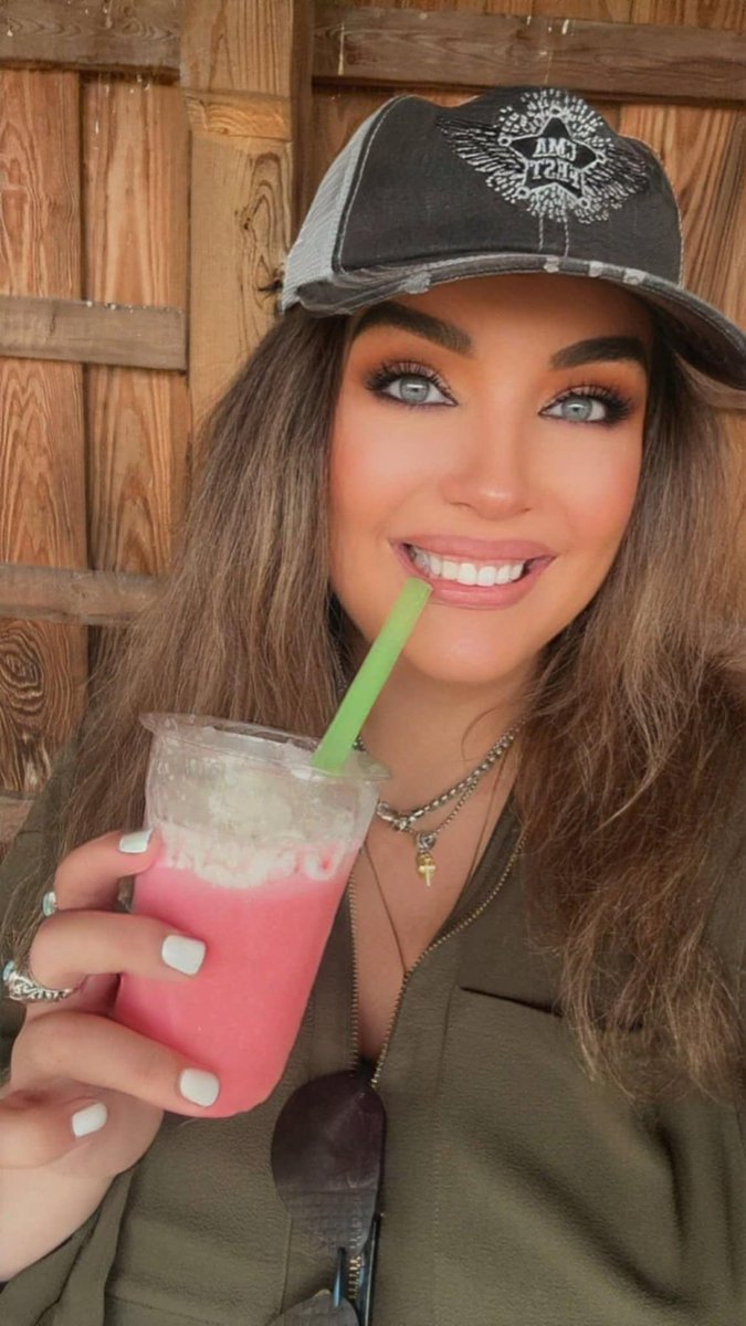 JenniferMlott's tweet image. I had a great time playing at Urban Vines Winery & Brewery last night! Great crowd and good vibes! The Strawberry Watermelon Wine Slushy was a plus! 😉 ❤️ #jennifermlottmusic