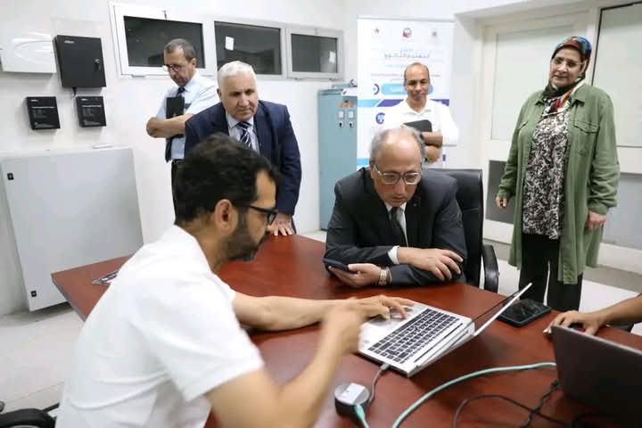 blackOTROU's tweet image. شوفوني واقف على شغلي