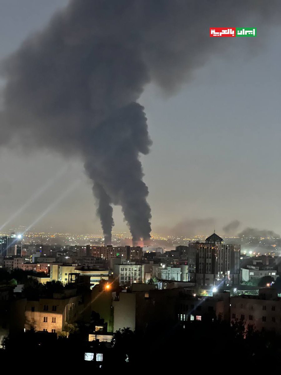 بالله عليك اذا اعجبتك الصورة عيد نشرها 

الدخان يتصاعد  لحظة سقوط صاروخ ايراني 
في تل ابيب،،،،،،  
من فضلك شاركنا