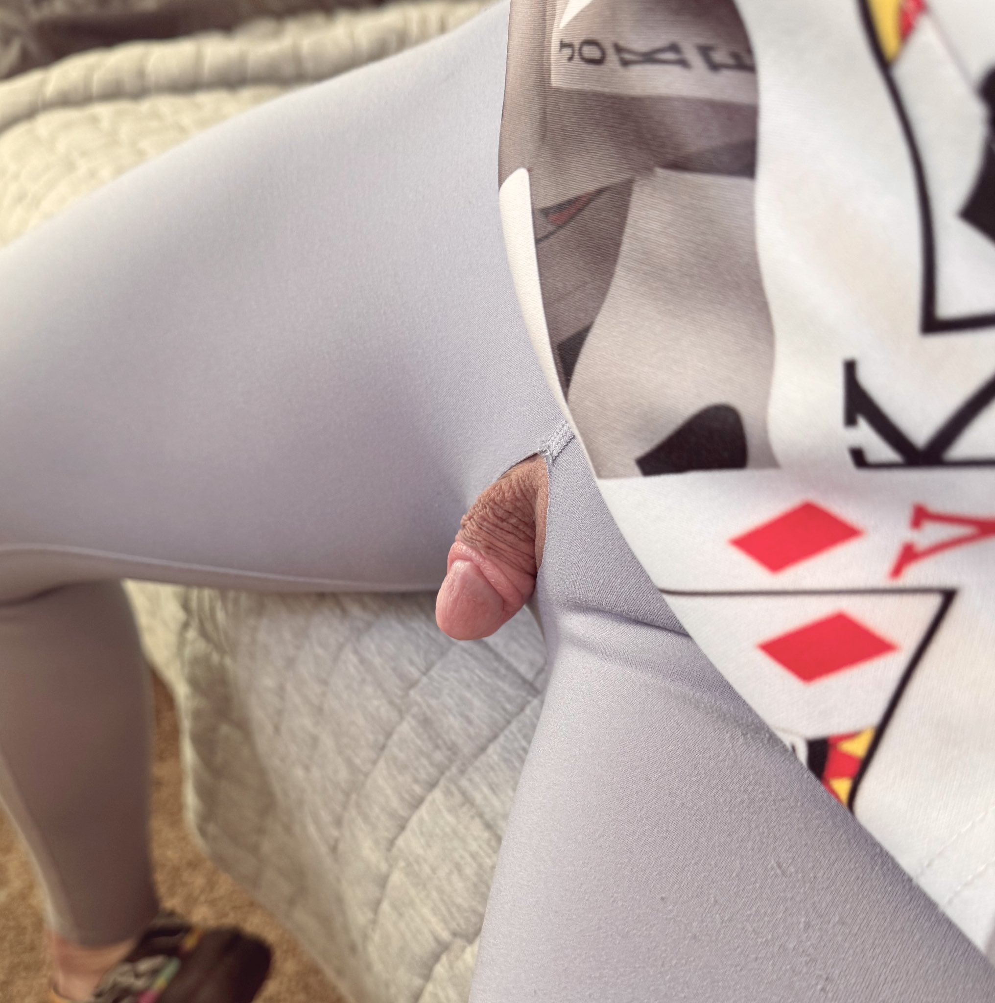 My clit loves these leggings…want to suck it? Looking for sugar daddy…message me or join my OF to see videos❤️. Yes I’m female and this is a huge clit! #bigclit #sugarbaby #clitty #milf https://t.co/2m7bmp8HqB