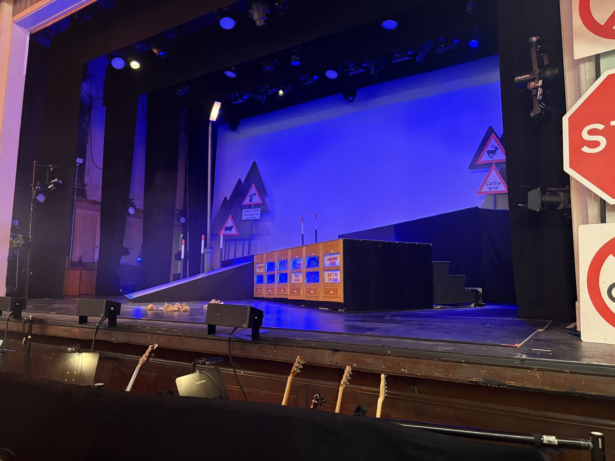 Great trip to see <a href="/kylegardiner_/">Kyle Gardiner</a> in ‘Restless Natives’ in Edinburgh! All <a href="/DennyHighSchool/">Denny High School</a>  pupils represented the school brilliantly and enjoyed a fantastic show!