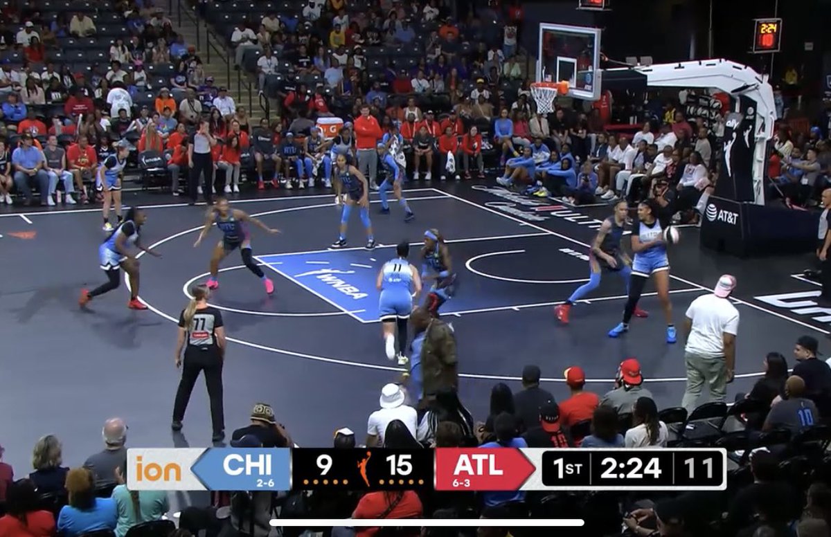 thechanelmuse's tweet photo. Whose decision was this?? Chicago Sky is wearing light blue. Atlanta Dream is wearing another shade of blue (with some wearing the same Sky color compression shirts underneath). Then the court is the same color as both jerseys?? My eyes 🙃🙃🙃🙃🫠 https://t.co/WLUmOJNio5