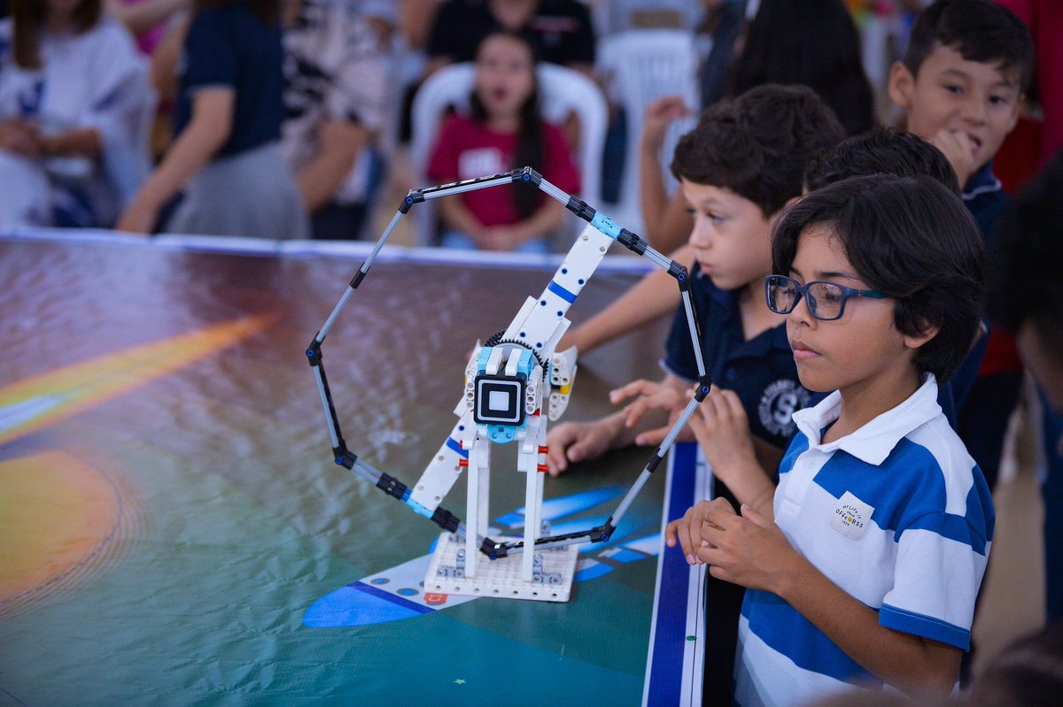 ¡Un Cesar a la vanguardia tecnológica, abrazando a nuestra juventud!

🦾En un emotivo lanzamiento, dimos a conocer detalles de la primera competencia de Robótica que impulsa la tecnología en el Cesar. 

Del 18 al 20 de junio, estudiantes de distintas instituciones educativas del