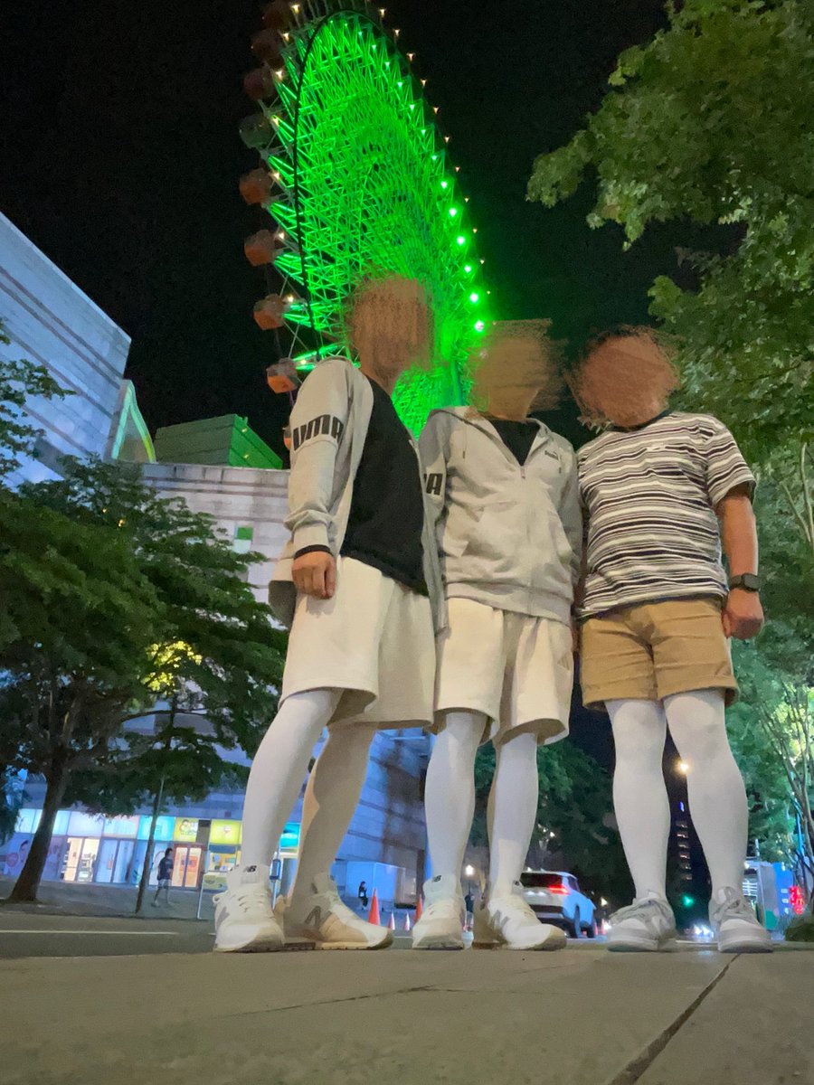 有朋自遠方來 也恭喜他順利拿到駕照

#絲襪 #褲襪 #白褲襪 #褲襪愛好者 #男生穿褲襪 #mantyhoseinpublic #maninpantyhose #pantyhose #whitepantyhose #mantyhose #stockings #tight