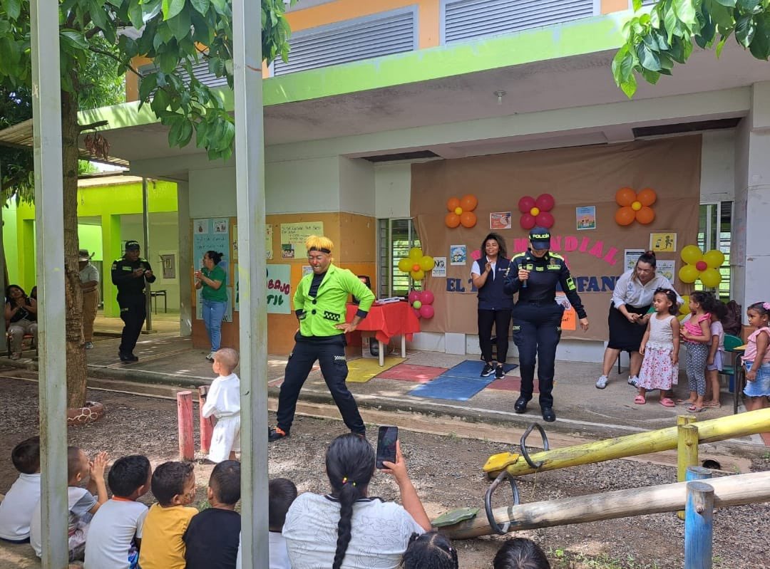 Junto a Protección a la Infancia y Adolescencia de <a href="/PoliciaMonteria/">Policía Metropolitana de Montería</a>, celebramos jornada especial en el CDI El Recuerdo con actividades lúdicas, pedagógicas y recreativas.

Sensibilizamos a la comunidad sobre evitar el trabajo infantil y proteger los derechos de los niños y niñas.
