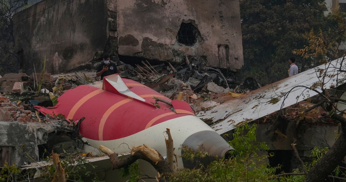 DailyMirror's tweet photo. Expert details pilot's chillingly simple mistake which 'led to plane crash' https://t.co/3s2poTgwNk https://t.co/zWCRTPXZgh