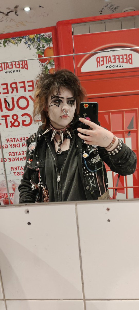 Spoonbreadx's tweet image. Emo disco🖤