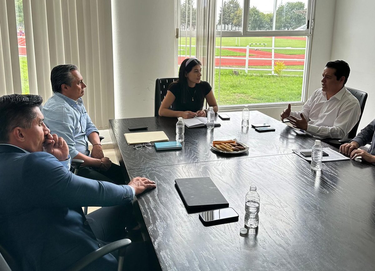 Edgar Chumacero Hernandez (@echuma0) on Twitter photo #PorAmorAPuebla impulsamos el deporte con #ObraComunitaria y trabajamos con <a href="/OficialBonita1/">Bonita Sánchez Oficial</a>, Secretaria de Deporte y Juventud, y el medallista olímpico <a href="/FernandoPlatas/">Fernando Platas. OLY🥈</a> 🥇. #PorAmorAPuebla impulsamos el deporte con #ObraComunitaria y trabajamos con <a href="/OficialBonita1/">Bonita Sánchez Oficial</a>, Secretaria de Deporte y Juventud, y el medallista olímpico <a href="/FernandoPlatas/">Fernando Platas. OLY🥈</a> 🥇.