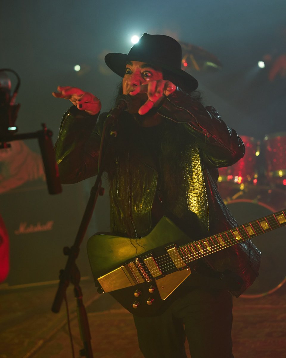 scarsonbroadway's tweet image. ONE WEEK OF KILLING SPREE!!!!!!!!
BTS from the music video 🐅
📷: Alex Feggi