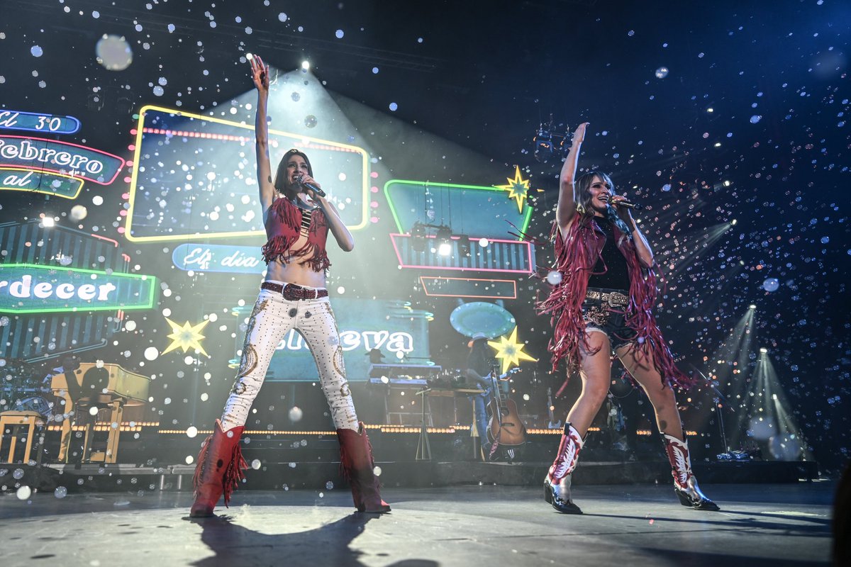 haashoficial's tweet photo. Gracias @AuditorioMx por regalarnos una increíble noche de juevebeees 🥰🥰 en HAASHVILLE 🌵🤠👢❤️ #SoldOut ¡HOY REPETIMOS! https://t.co/nSLbldLbcX