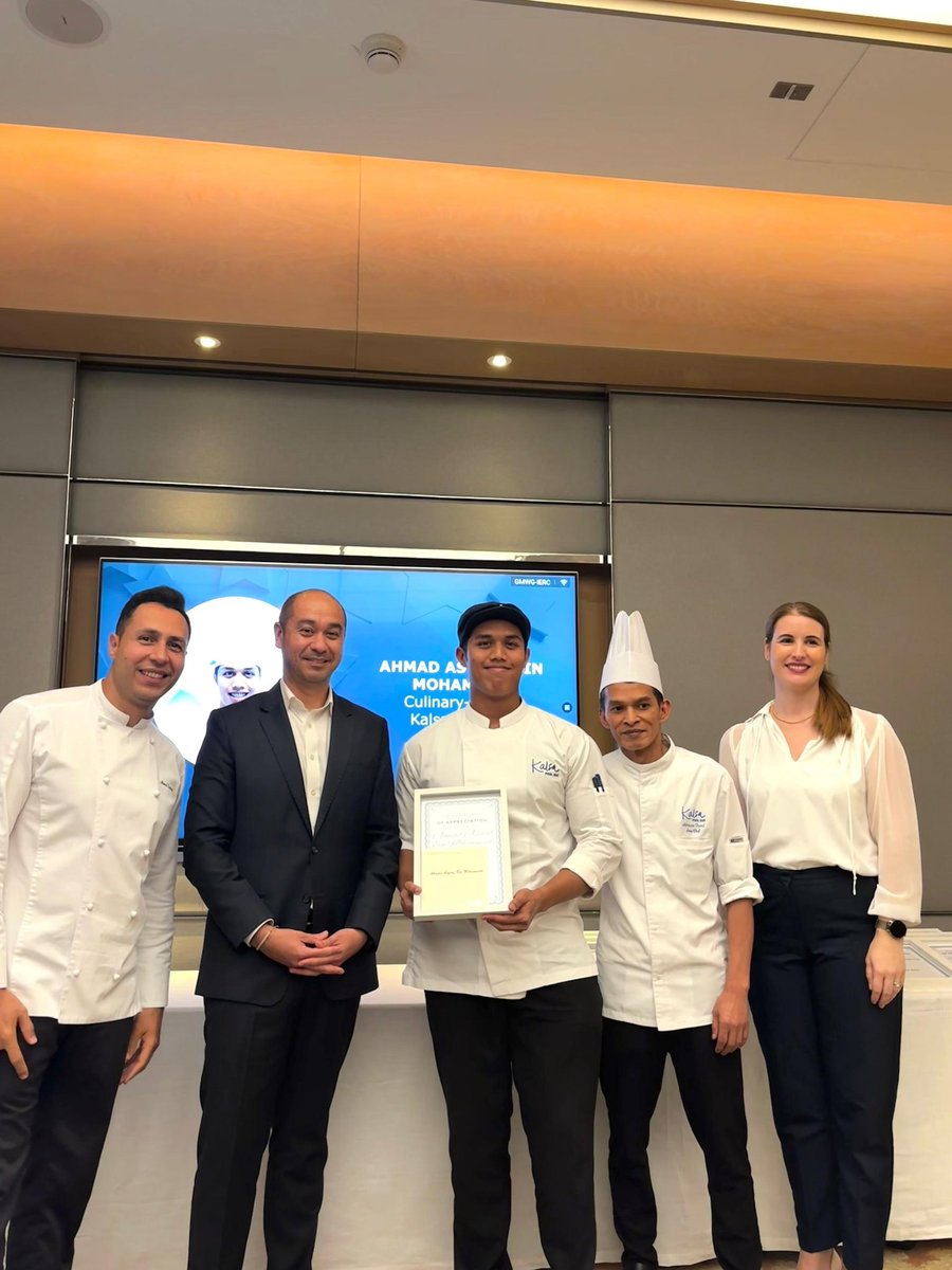 MSUmalaysiaSHCA's tweet photo. Kudos to MSU Bachelor in Culinary Arts students Ammar &amp; Asyraf for receiving the Best Service Award during their Global Internship at Jumeirah Al-Naseem, Dubai! A proud moment for MSU &amp; Malaysian hospitality excellence.
#msumalaysia #msumalaysiashca #MSUGlobal https://t.co/pQpRBA3GhL