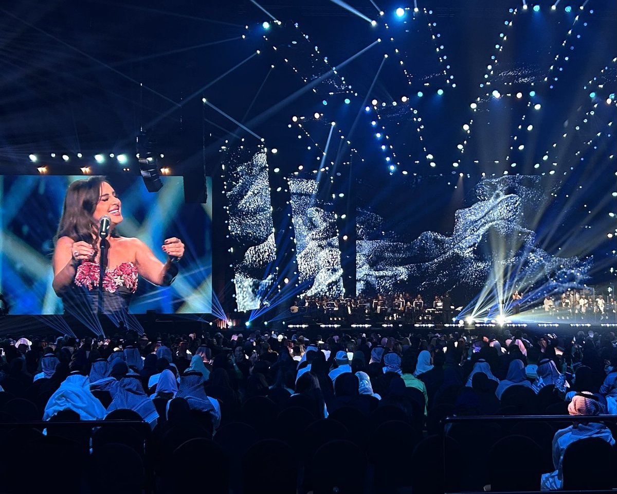 ayaalqatari's tweet photo. Round two because one night with the queen is never enough❤️ #انغام_في_الخبر https://t.co/AitHXdljvy