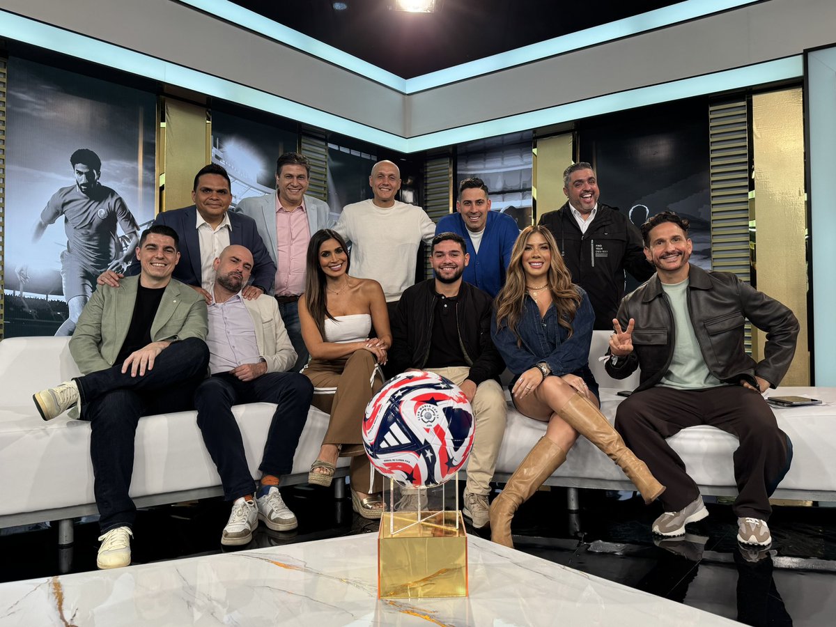 Teledeportes_10's tweet image. ¡Te presentamos al 𝙀𝙌𝙐𝙄𝙋𝘼𝙕𝙊 que les brindará la mejor cobertura del Mundial de Clubes! 😍📺

🌟 Sí, a partir de este 14 de junio vivirás los 63 partidos en exclusiva a través de la señal de @Canal_Televen. #MundialxTeleven