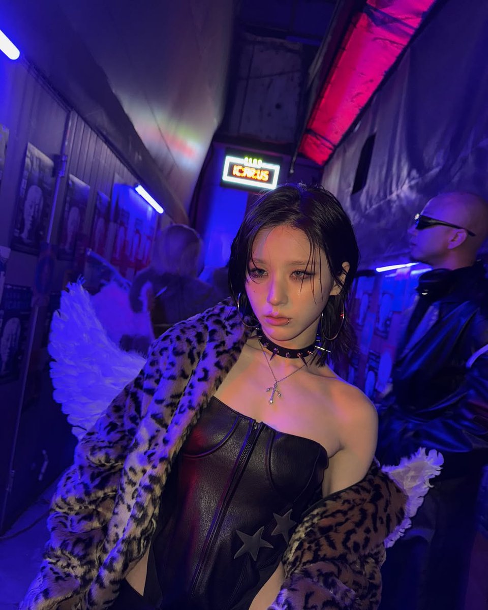 heejin pics 🪽 tweet media