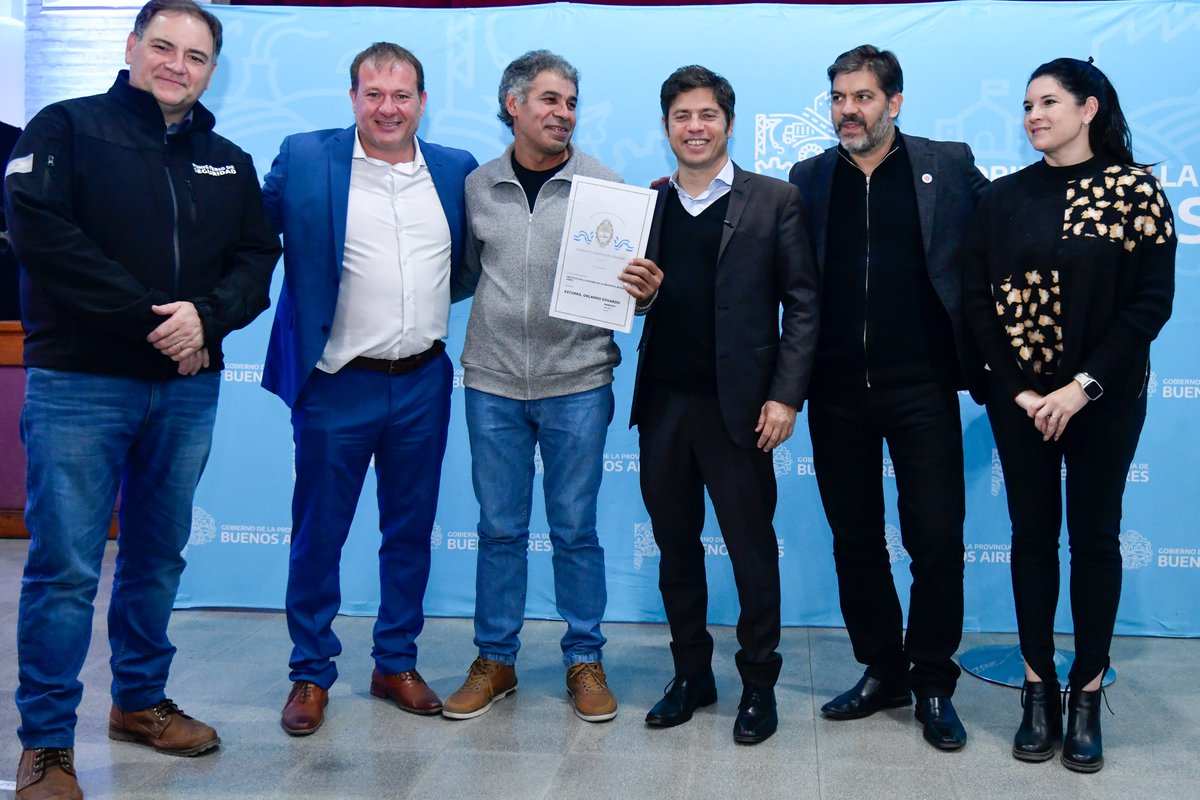 Ayelen Duran (@ayeduran) on Twitter photo Acompañamos a <a href="/Kicillofok/">Axel Kicillof</a> en su visita a Puan 📌
Allí quedó inaugurado un nuevo Centro Universitario, construido por el impulso del programa PUENTES de la <a href="/BAProvincia/">Gobierno PBA</a>.
Además, 40 instituciones educativas locales recibieron artefactos de cocina para fortalecer el Servicio Acompañamos a <a href="/Kicillofok/">Axel Kicillof</a> en su visita a Puan 📌
Allí quedó inaugurado un nuevo Centro Universitario, construido por el impulso del programa PUENTES de la <a href="/BAProvincia/">Gobierno PBA</a>.
Además, 40 instituciones educativas locales recibieron artefactos de cocina para fortalecer el Servicio