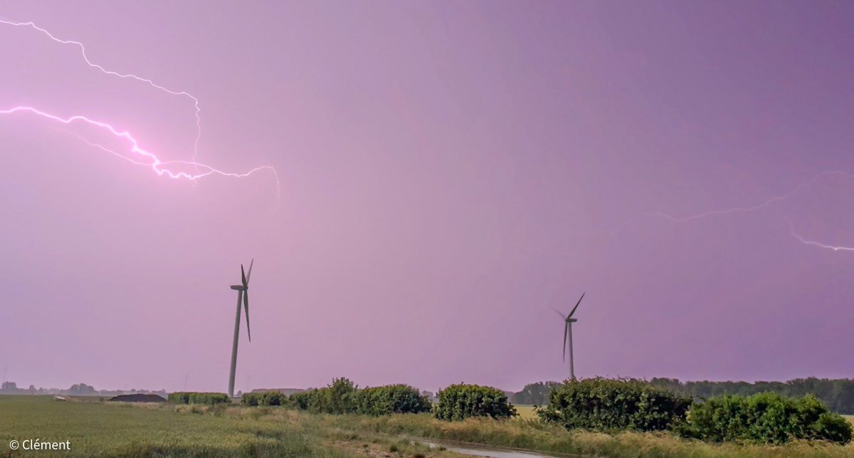 Clement87270's tweet image. Quelques prises depuis le Pas-de-Calais sur les hauteurs de Samer #orages @Meteovilles @MeteoExpress @lachainemeteo @KeraunosObs