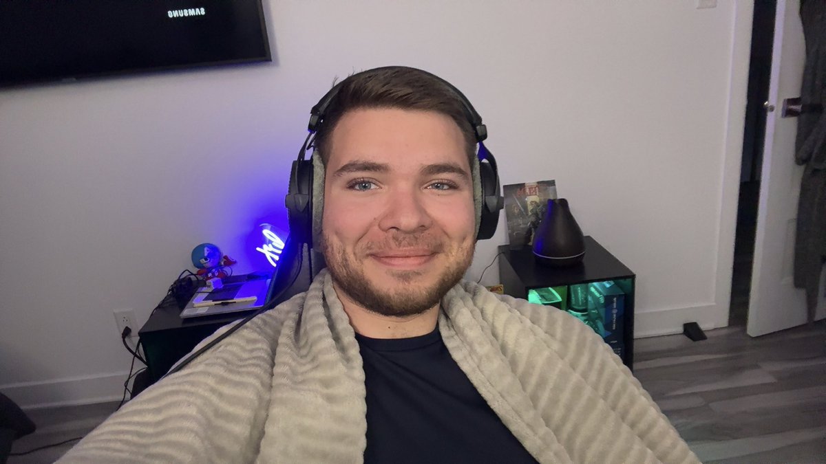 Frozen vibes 🥶 Come warm me up with some good vibes!

kick.com/HuskyAG