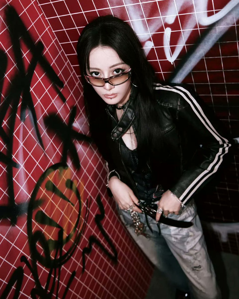 urdilraba's tweet image. 乖女孩？那是工作日限定。