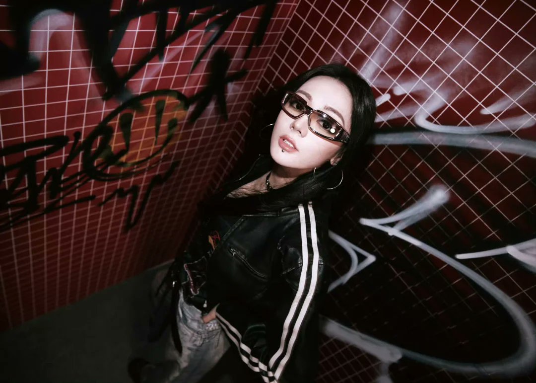 urdilraba's tweet image. 乖女孩？那是工作日限定。