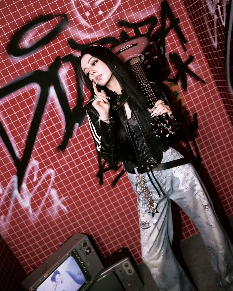 urdilraba's tweet image. 像糖果一样甜，但我可不柔弱。