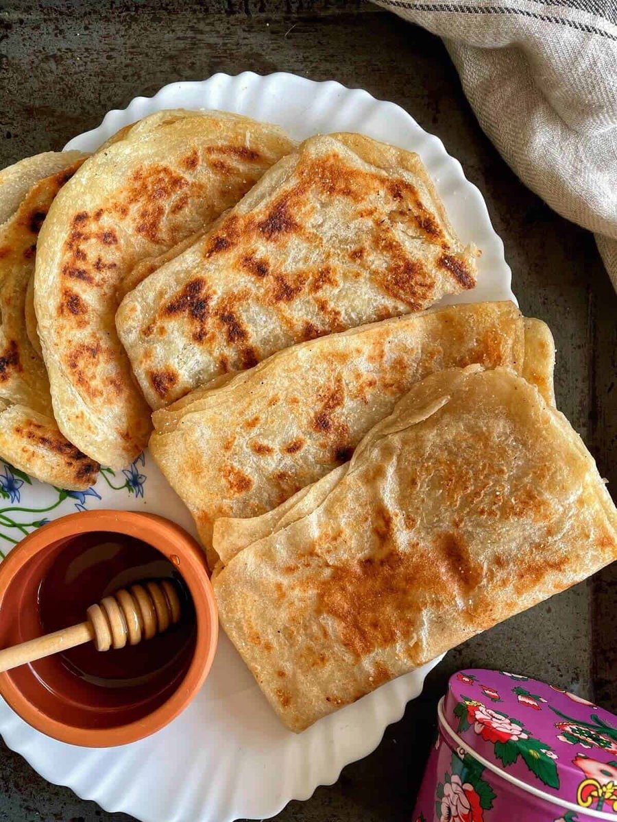 marrakechalfday's tweet photo. Have you tried msemen yet? Moroccan flaky flatbread perfect with honey &amp; a cup of mint tea! Who’s craving one right now? 🥐
#visitmorocco https://t.co/K1jQWblFoO