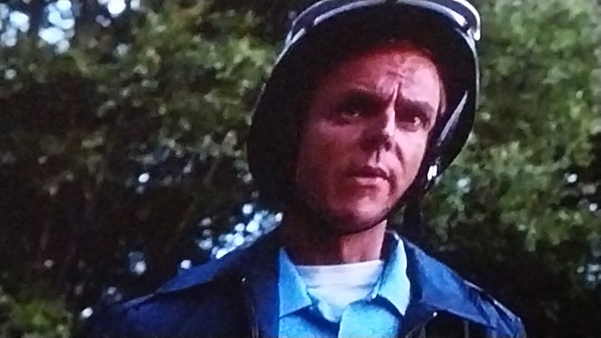 TheMutantFam's tweet image. The motorcycle cop never rode a motorcycle prior to this scene. This is evident as he drives away.

Drunken_Horror/@tip_sip_slash 
#MutantFam #FFB #FridayThe13th #ffbmovienight