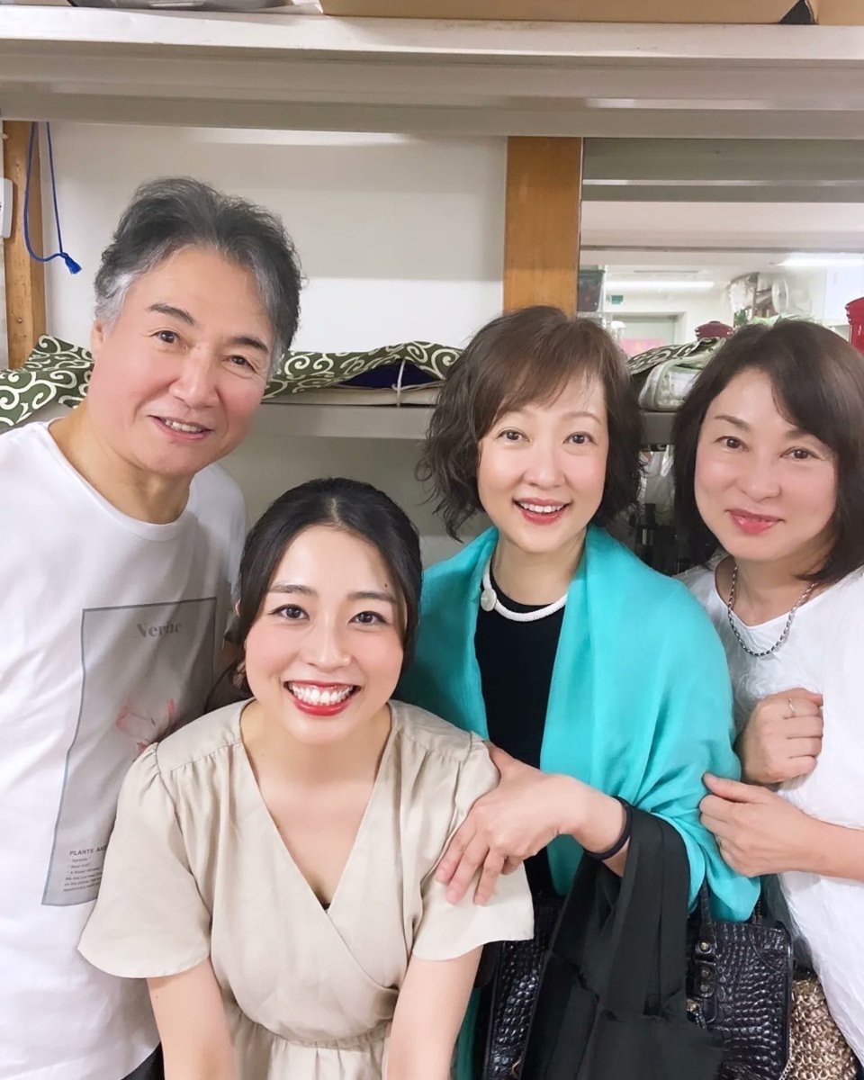 羽場さんと共演させて戴いている舞台「花嫁に」
はは、七瀬なつみさんがいらしてくださいました。

偶然にも同じ日に栗田よう子さんもお越しいただきました。

とってもとっても嬉しかった日。

6/24まで三越劇場で上演しています。
その後の地方公演まで頑張ります♡