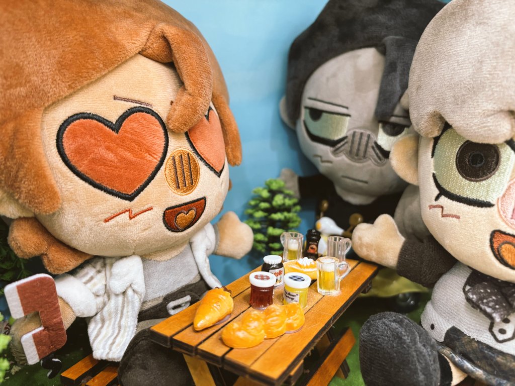 THANK YOU FOR REACHING 100% ON ALL THREE DEAD PLATE PLUSHIES ALREADY 🎉💥

rody and manon are on a picnic to celebrate ‼️ (why do they feel like they're being watched)

makeship.com/shop/creator/s…

#deadplate