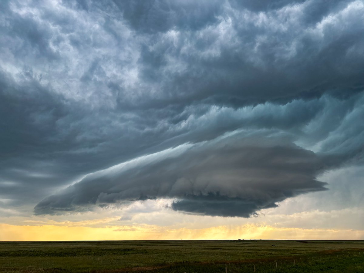 Incredible supercell W of Spondin shortly ago! #abstorm