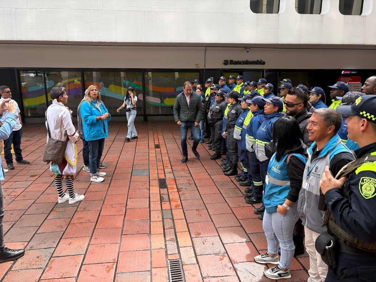 📍Pasaje Junín | Campaña de hurto y fleteo en el centro de Medellín. 

Estamos en el territorio brindando recomendaciones de seguridad.