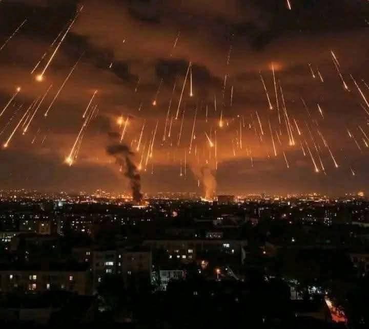 إن معادلة الردع الاستراتيجي المتوازن في الشرق الأوسط تجاه غطرسة الكيان الصhيوني الغاصب ومن خلفه المحور الغربي لم تعد خياراً بل ضرورة ملحة.
فلقد تأخرت الجمهورية الإسلامية الإيرIنية في بناء ردع متكافئ من حيث القوة والتأثير، رداً على سلسلة من الانتهاكات التي نفذها الكيان.