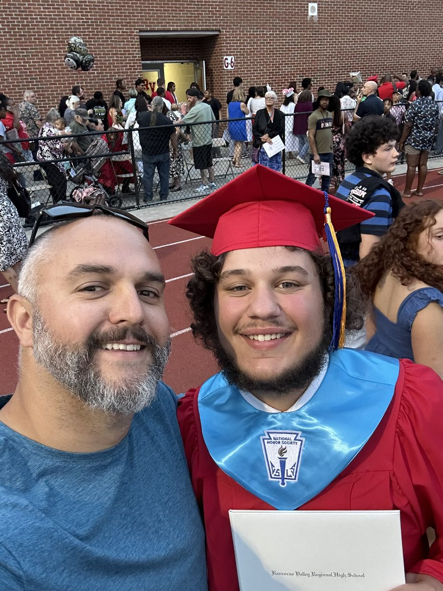 CoachHarris56's tweet image. Great to see some of the guys at graduation! Didn’t get a chance to see everyone…but hearing each one called up on stage brought back some great memories…so proud to be called coach by these guys! Congrats class of ‘25!!!! #ForksUp