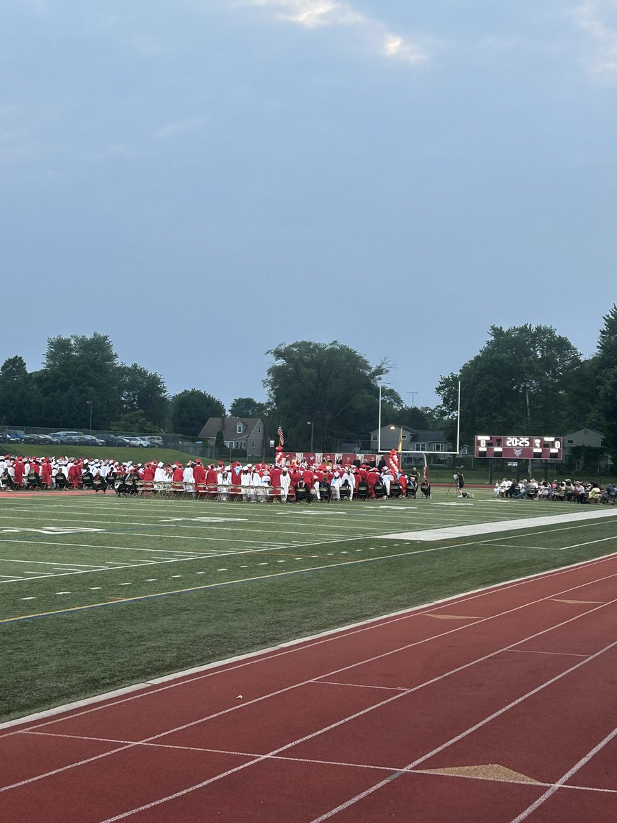 CoachHarris56's tweet image. Great to see some of the guys at graduation! Didn’t get a chance to see everyone…but hearing each one called up on stage brought back some great memories…so proud to be called coach by these guys! Congrats class of ‘25!!!! #ForksUp