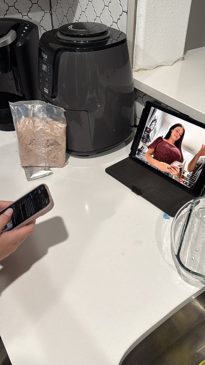 Live making brownies w <a href="/LexxaFae/">𝐿𝑒𝓍𝓍𝒶</a> 

Twitch.tv/ookillzzz