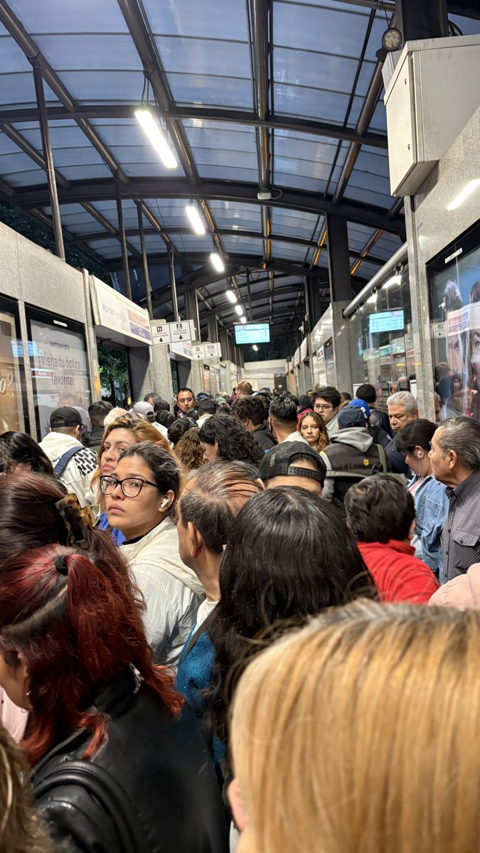 marilupersif's tweet photo. @MetrobusCDMX  y todo porque no mandas unidades a tepalcates. https://t.co/xlGedNKAer