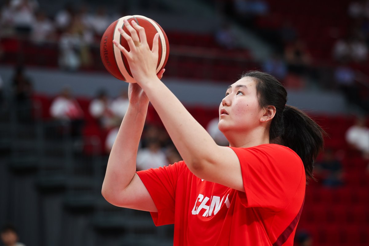 🏀🤯18 y/o #ZhangZiyu (7'3") DOMINATED in just 12 MIN for her senior national team debut.

🔥18 PTS (team-high) | 7 REB | 1 AST | 1 BLK
🇨🇳Led #China to a 101-55 rout of Bosnia &amp; Herzegovina in Linyi, Shandong.

🗓️June 18 &amp; 20 🆚Japan🇯🇵  
💪Continuing warm-up series for #AsiaCup.