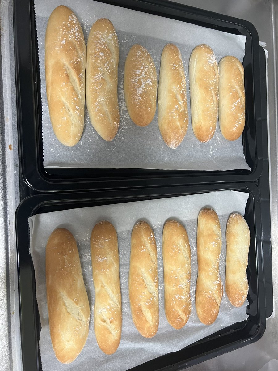 冷めたらミルククリーム挟んで完成や！