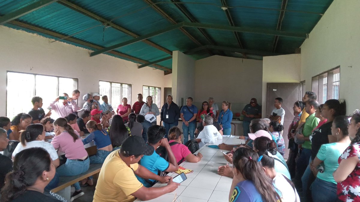 MonagasComunas's tweet image. 📢 En el marco del plan Mi Bodega Comunal, este #13DeJunio, el equipo de #comunas y el Banco Digital de los Trabajadores, realizaron inspecciones y orientaron a emprendedores del municipio Uracoa, #Monagas.  
#ComunaONada