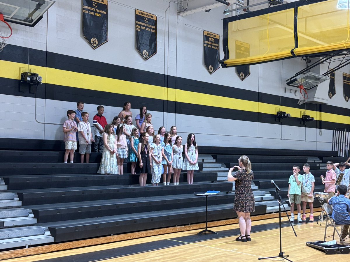 Middletown Village Chorus led my Mrs. Lewis performs during our Spring Concert! #MTPSPride #MVSGriffins
