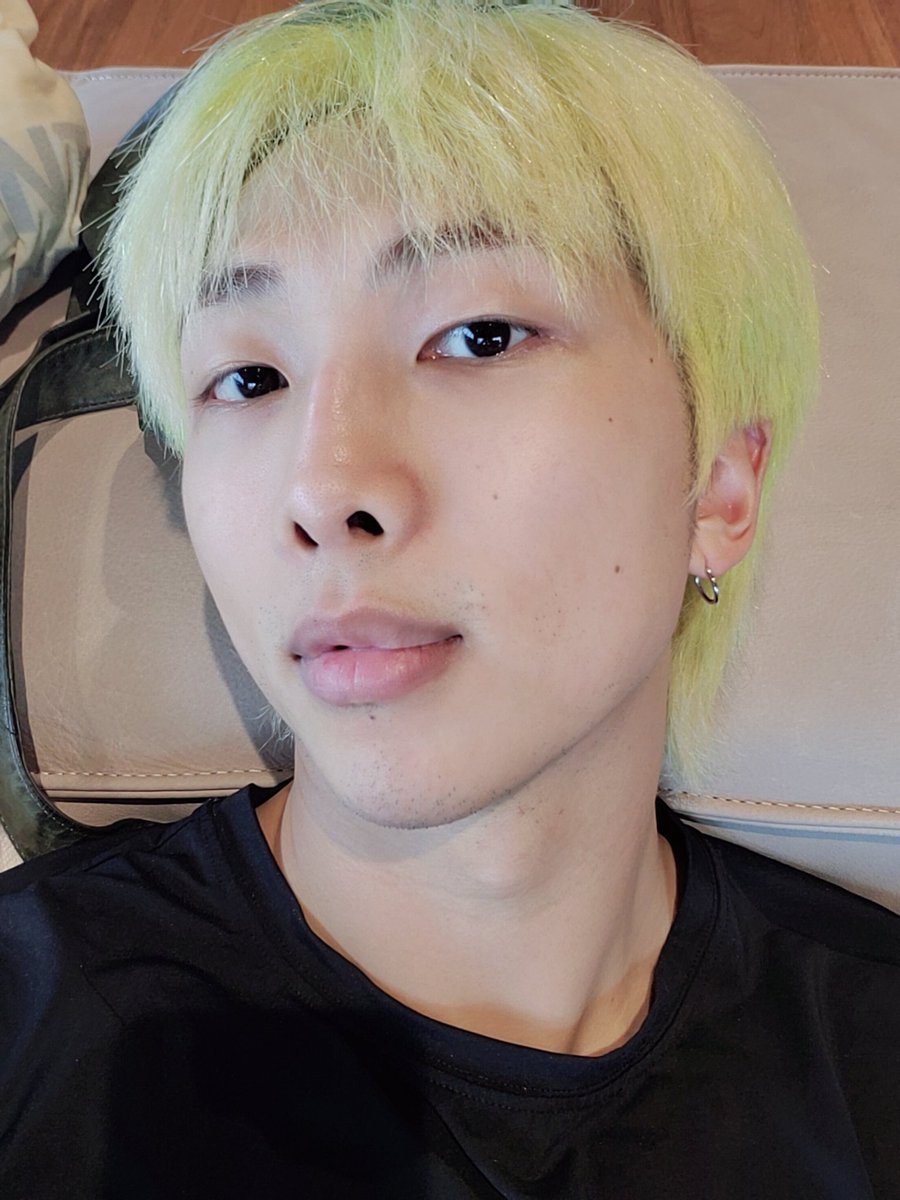hourlyhyungline's tweet photo. 5 years ago, namjoon posted on twitter (210613)

🐨: Thank you for being together with us at our 8th birthday party   💜💜
#/BTSARMY 
#/SOWOOZOO https://t.co/2XrPgSjZ7y