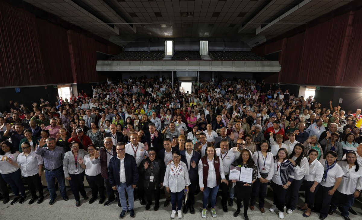 Hoy estuve en Tulancingo, Hidalgo, donde también entregamos credenciales de vigencia permanente para personas jubiladas y pensionadas, como también constancias de finiquito de vivienda del <a href="/FOVISSSTEmx/">FOVISSSTE</a>.

Estamos recorriendo el territorio para escuchar e informar directamente a la