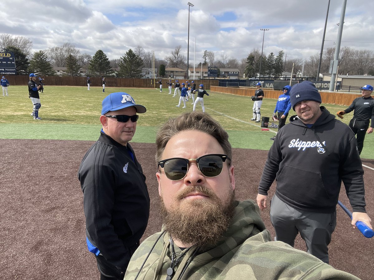 MrCoachMoon's tweet image. Started the season in Sioux Falls, SD… ending the season at Target Field in the State Championship Game ⚾️ 🏴☠️
The best ability is availability and everyone is available!
One last ride fellas! 💪🏼
