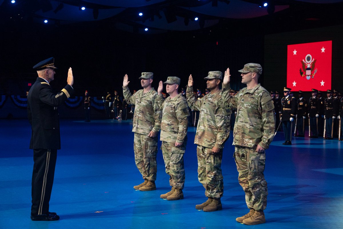 SecArmy's tweet image. GEN George and I are thrilled to welcome four brilliant minds from the tech sector to the @USArmy! Today, we commissioned four exceptional individuals as Lieutenant Colonels in the Army's Detachment 201 (Executive Innovation Corps).
Their unique skills will be instrumental in…