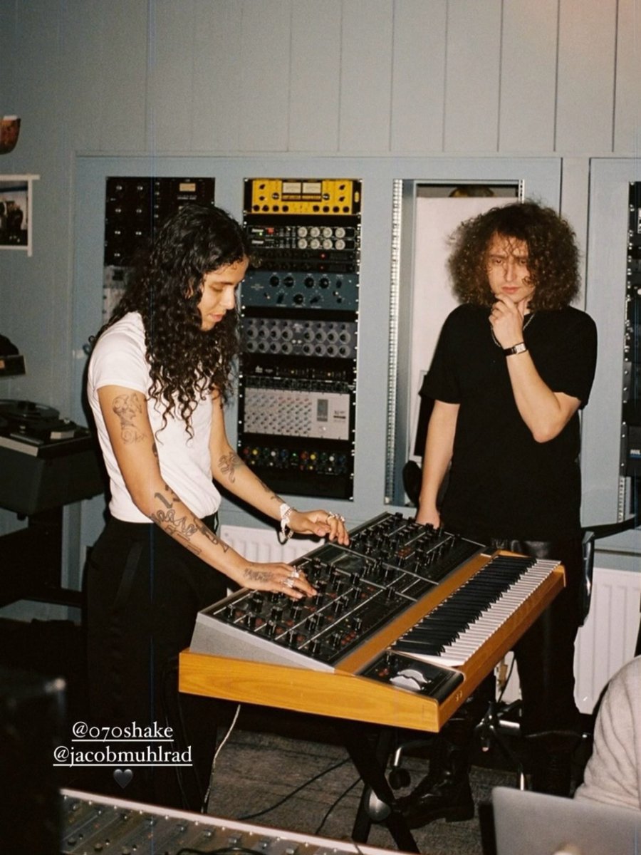 jellie_073's tweet photo. HBD my moon @070shake
#070shake #danimoon https://t.co/K0GNJUdMR3