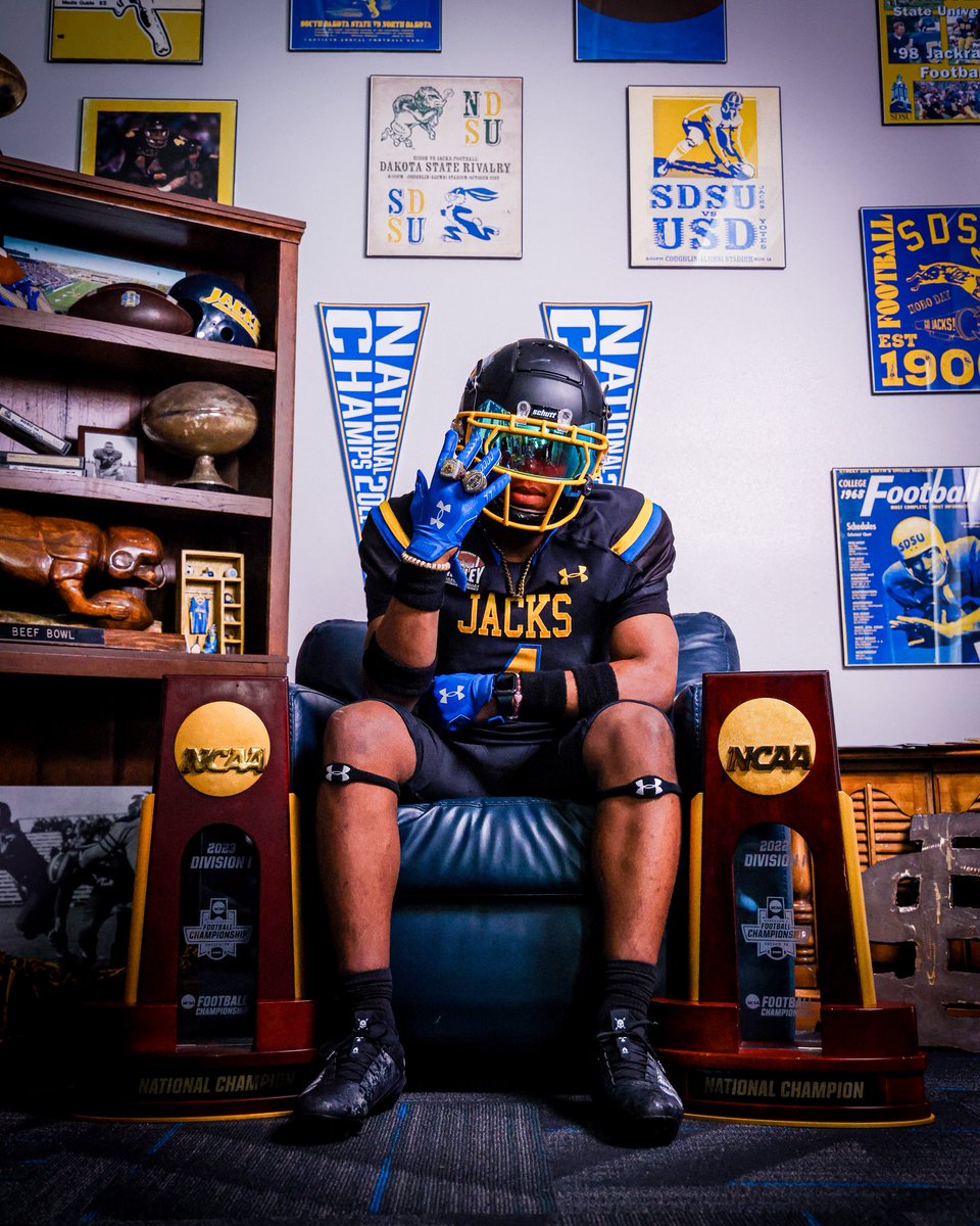 Robert XL Hunter (@robertxlhunter) on Twitter photo I will be at South Dakota State on June 19th!!!! LETS WORK 💯
<a href="/CoachDtjackson/">Dan Jackson</a> <a href="/Coach_Bergy/">Brian Bergstrom</a> <a href="/CoachMcLin/">Marcus McLin</a> I will be at South Dakota State on June 19th!!!! LETS WORK 💯
<a href="/CoachDtjackson/">Dan Jackson</a> <a href="/Coach_Bergy/">Brian Bergstrom</a> <a href="/CoachMcLin/">Marcus McLin</a>
