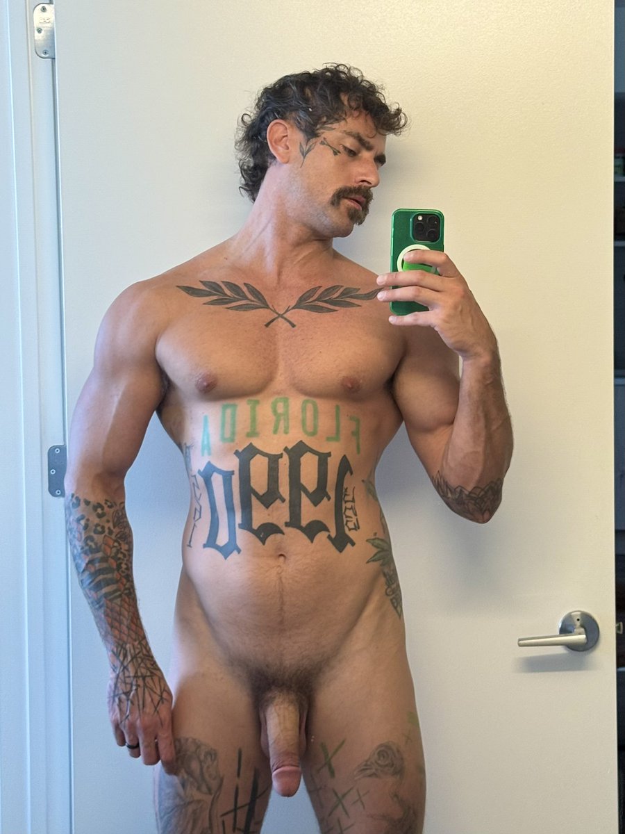Happy Saturday🥵
OnlyFans.com/LukeRex