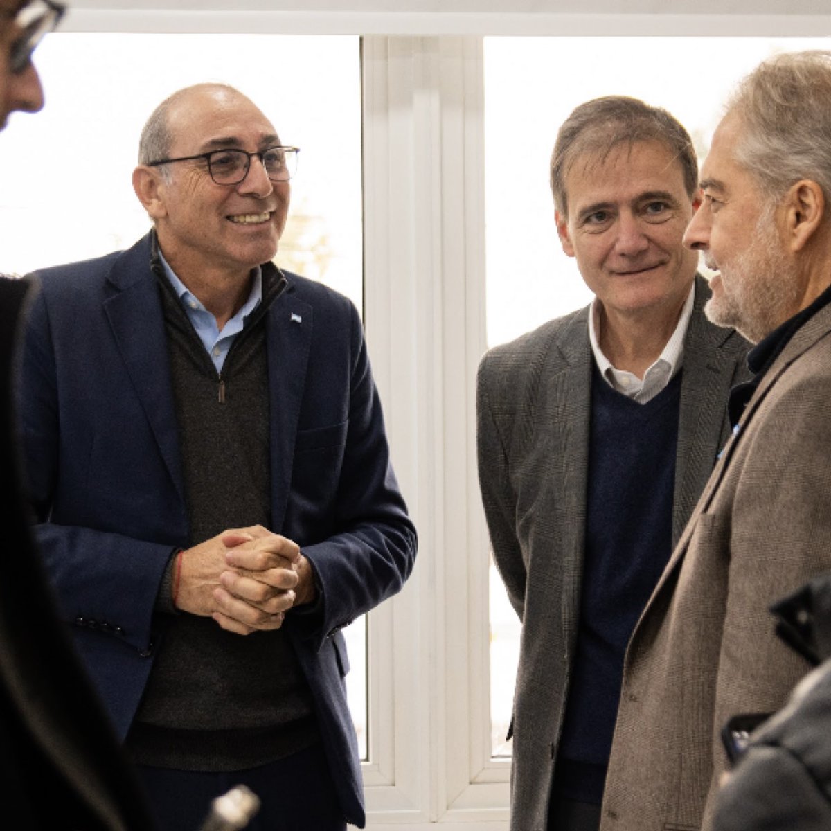 mirabellarob's tweet photo. ¡El gas que falta, cada vez más cerca!

Durante la inauguración de la nueva base operativa de Litoral Gas en la ciudad de Rosario, el gerente general de la empresa, Dante Dell’Elce, anunció la finalización del Gasoducto Regional Centro II, que conecta las localidades de Recreo, Esperanza y Rafaela con la ciudad de Sunchales. Aseguró que la obra está incluida en el plan de inversiones obligatorias recientemente aprobado por ENARGAS.

Litoral Gas es la distribuidora de gas natural en toda la provincia de Santa Fe.

La culminación de este gasoducto es de relevancia estratégica para la región centro de la provincia. Su concreción permitirá abastecer a unas 28.000 viviendas en Rafaela y Sunchales, además de incorporar al servicio a instituciones, PyMEs, industrias y estaciones de carga de GNC. Un gran beneficio para el desarrollo económico y social.
