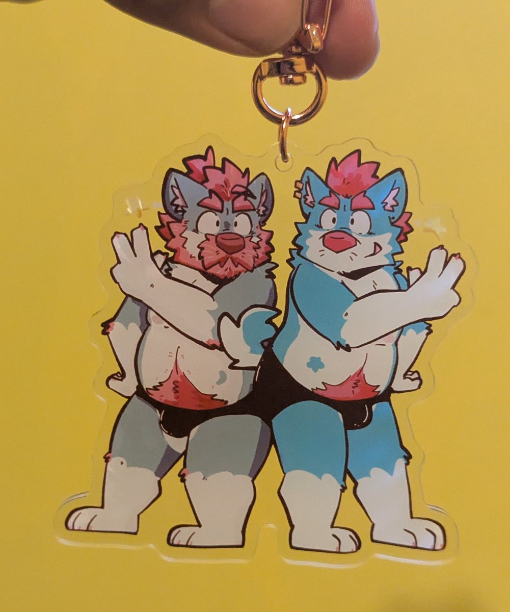 I made some keychains to give as a present for some friends and I wasn't supposed to post this cause I wanted to be a surprise but they look so cute i needed to brag about it 😩😩