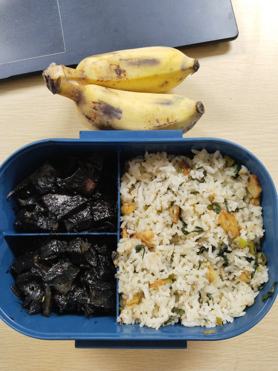 Lenz0819's tweet image. Lunch Tamu! 😻🫰
#pusit #friedrice #banana