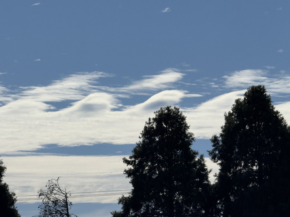 Kelvin Helmholtz clouds above #Toowoomba <a href="/jennyweather/">Jenny Woodward</a> <a href="/BOM_Qld/">Bureau of Meteorology, Queensland</a>